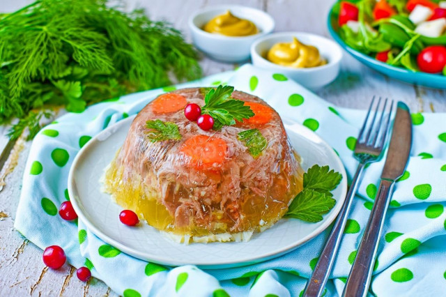 Холодец из свинины и говядины классический Холодец из свинины и говядины классический