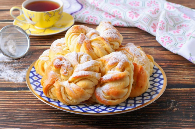 Пышные сладкие булочки в духовке Пышные сладкие булочки в духовке