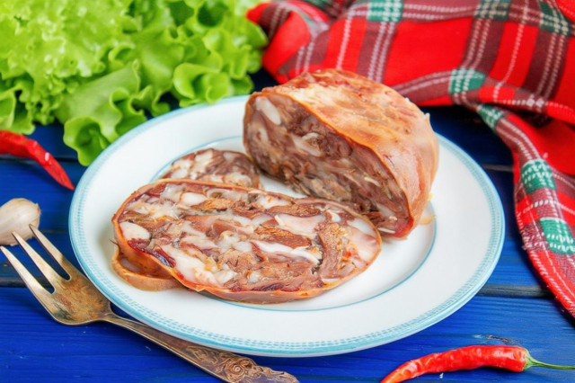 Сальтисон из свиной головы в желудке Сальтисон из свиной головы в желудке