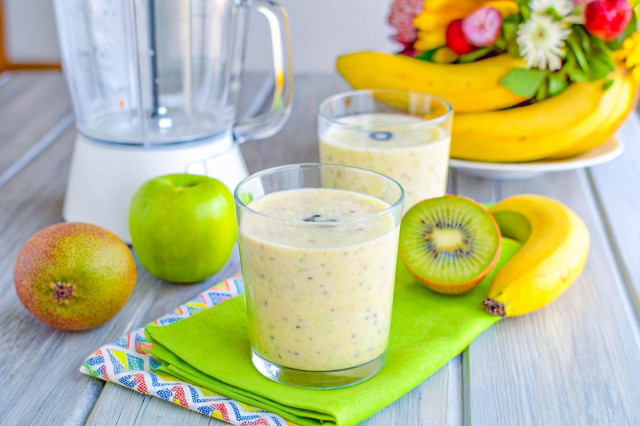 Смузи яблоко киви банан в блендере Смузи яблоко киви банан в блендере