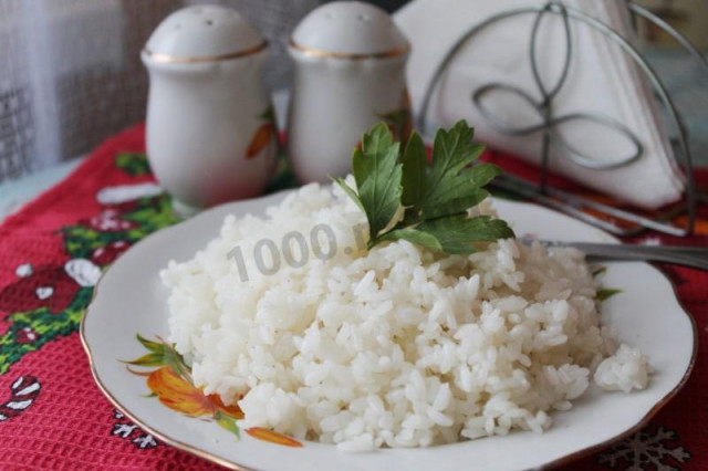 Рассыпчатый рис с растительным маслом в микроволновке
