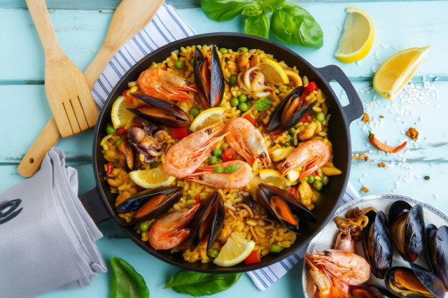 Испанская паэлья с морепродуктами классическая Испанская паэлья с морепродуктами классическая