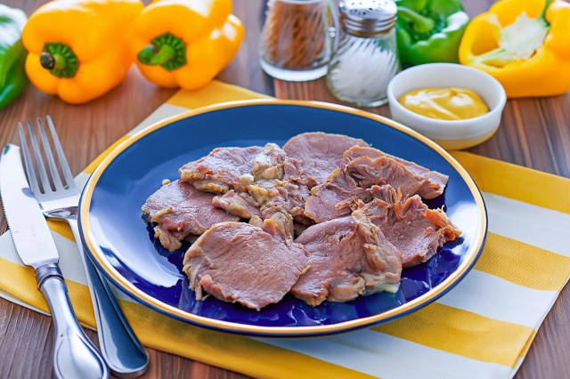 Язык свиной отварной Язык свиной отварной