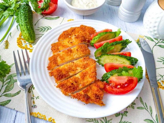 Филе куриное в панировочных сухарях на сковороде Филе куриное в панировочных сухарях на сковороде