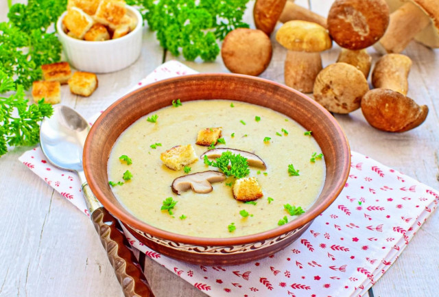 Крем суп из белых грибов со сливками