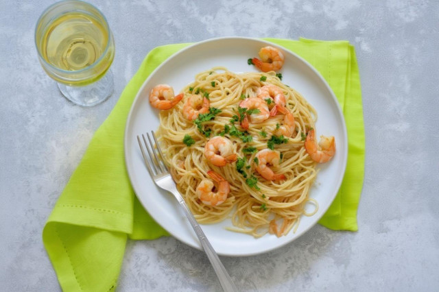 Спагетти с креветками в сливочном соусе Спагетти с креветками в сливочном соусе