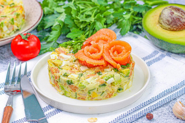 Салат с авокадо семгой и креветками Салат с авокадо семгой и креветками