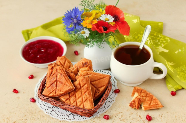 Вафельное печенье в вафельнице Вафельное печенье в вафельнице