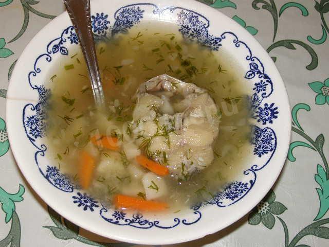 Суп из трески и овощей со сметаной и зеленью