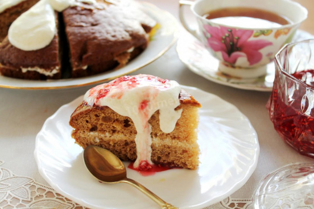 Пирог на кефире со сметанным кремом Пирог на кефире со сметанным кремом