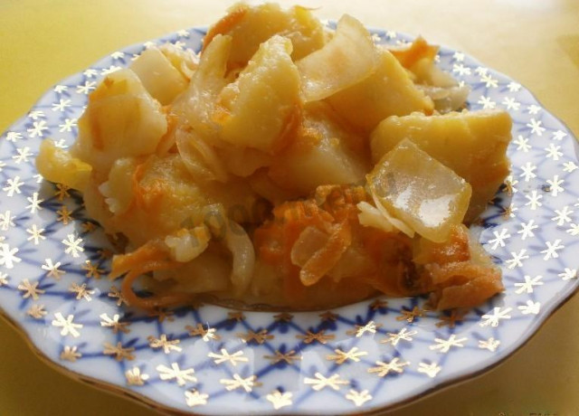 Пестрый картофель с луком и морковкой