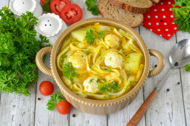 Суп с фрикадельками и лапшой Суп с фрикадельками и лапшой