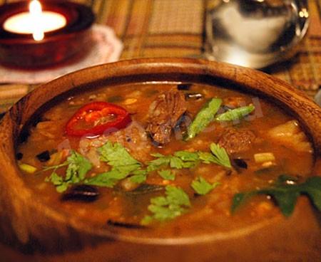 Суп на кости из говядины и свинины кавказский