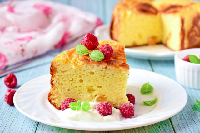 Классическая запеканка из творога с изюмом в духовке Классическая запеканка из творога с изюмом в духовке