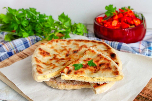 Лепешки с сыром на сковороде Лепешки с сыром на сковороде