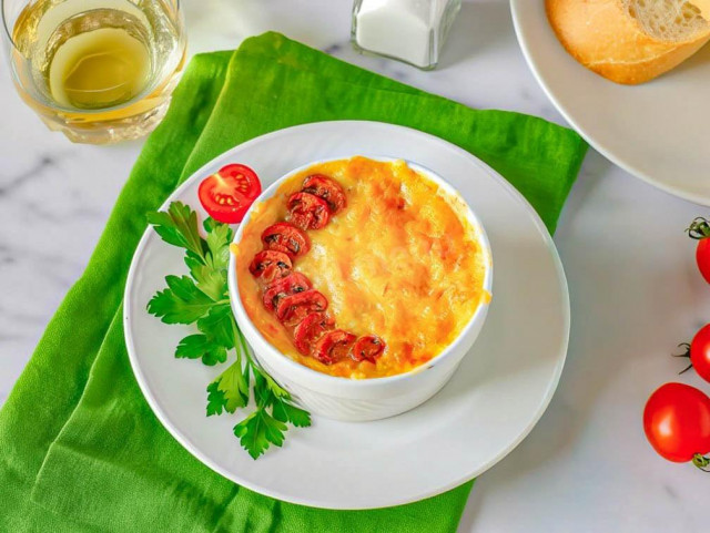 Классический жульен с курицей и шампиньонами Классический жульен с курицей и шампиньонами