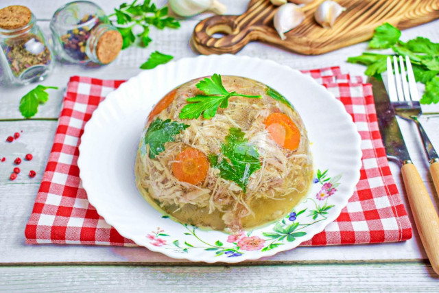 Холодец из рульки свиной и курицы Холодец из рульки свиной и курицы