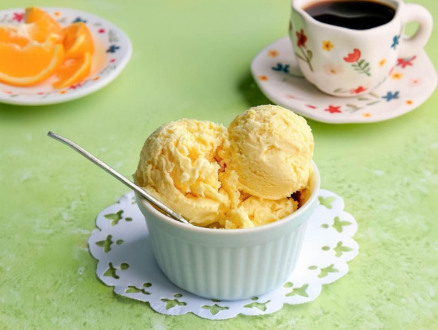 Апельсиновое мороженое с апельсинами Апельсиновое мороженое с апельсинами