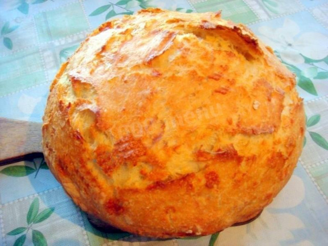 Домашний хлеб на сухих дрожжах с твердым сыром в духовке