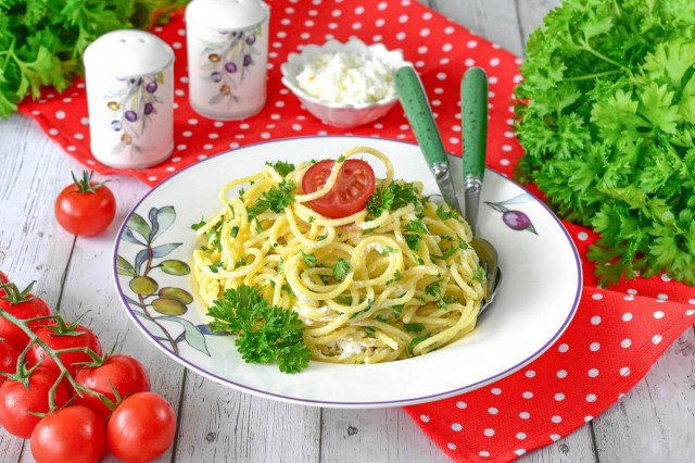 Сливочные макароны с творожным сыром и зеленью Сливочные макароны с творожным сыром и зеленью