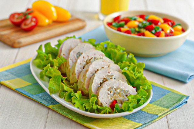 Рулет из индейки в духовке Рулет из индейки в духовке