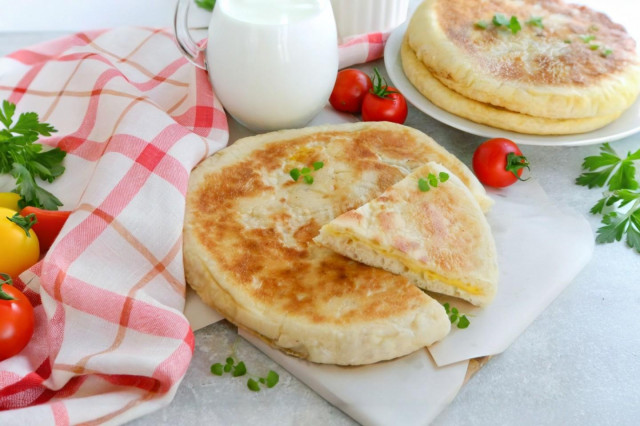 Осетинские пироги с сыром на сковороде Осетинские пироги с сыром на сковороде
