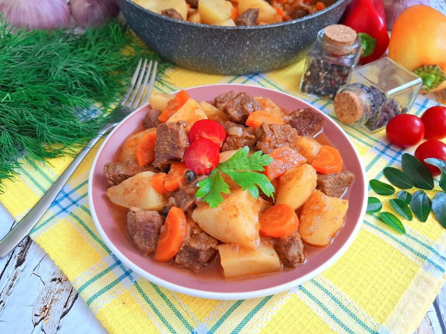 Жаркое из говядины на сковороде Жаркое из говядины на сковороде