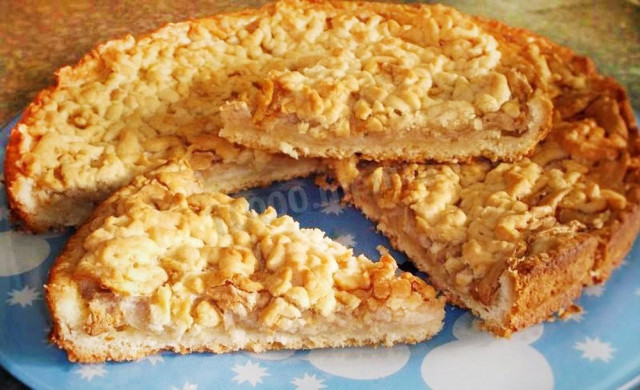 Песочный пирог на маргарине с яблочно-белковой начинкой