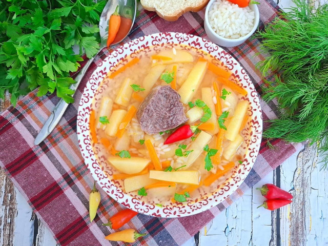 Суп на мясном бульоне с картошкой Суп на мясном бульоне с картошкой