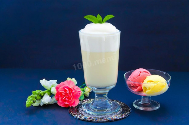 Молочный коктейль с мороженым в блендере Молочный коктейль с мороженым в блендере