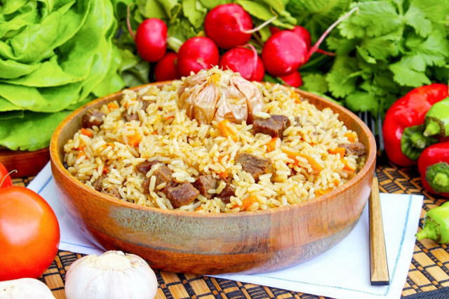 Плов в афганском казане на плите Плов в афганском казане на плите