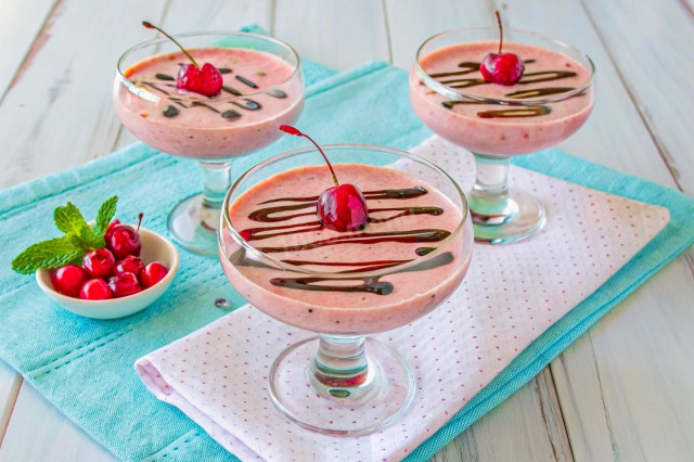 Сметанный крем с вишней Сметанный крем с вишней