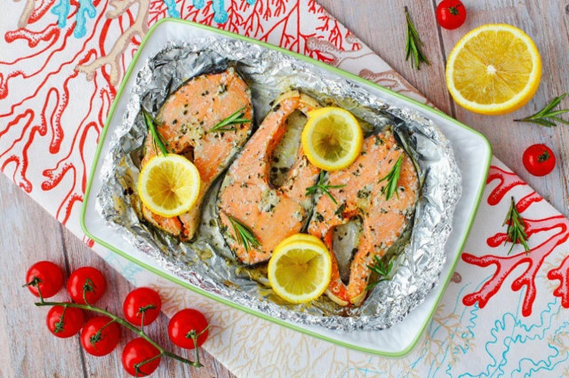 Кижуч стейки в духовке в фольге Кижуч стейки в духовке в фольге
