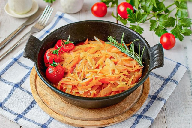 Тушеная капуста с морковью и луком Тушеная капуста с морковью и луком
