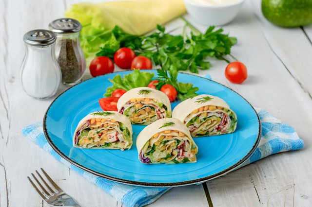 Рулет из лаваша с крабовыми палочками яйцом Рулет из лаваша с крабовыми палочками яйцом