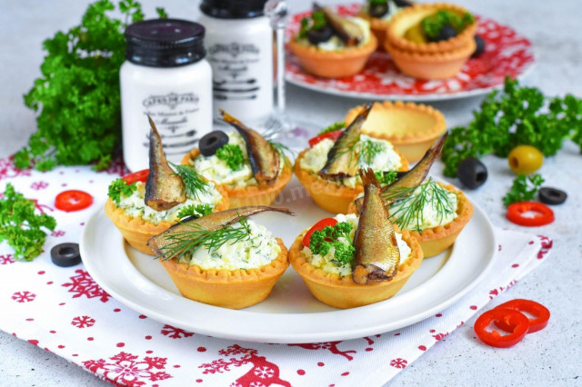 Тарталетки со шпротами Тарталетки со шпротами