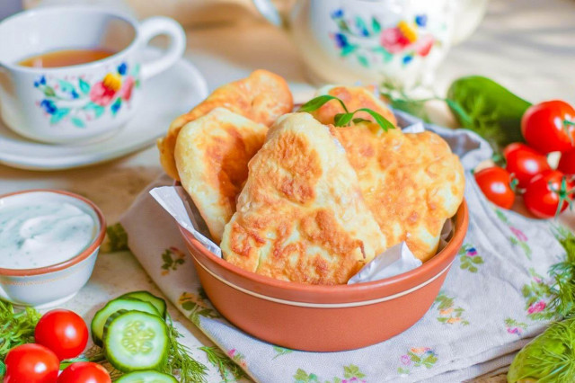 Пирожки на кефире жареные на сковороде Пирожки на кефире жареные на сковороде