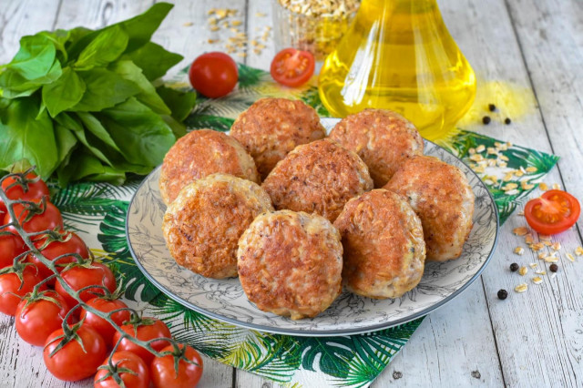 Котлеты с овсяными хлопьями и фаршем Котлеты с овсяными хлопьями и фаршем