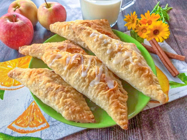 Воздушные и ароматные булочки из слоеного теста с начинкой Воздушные и ароматные булочки из слоеного теста с начинкой