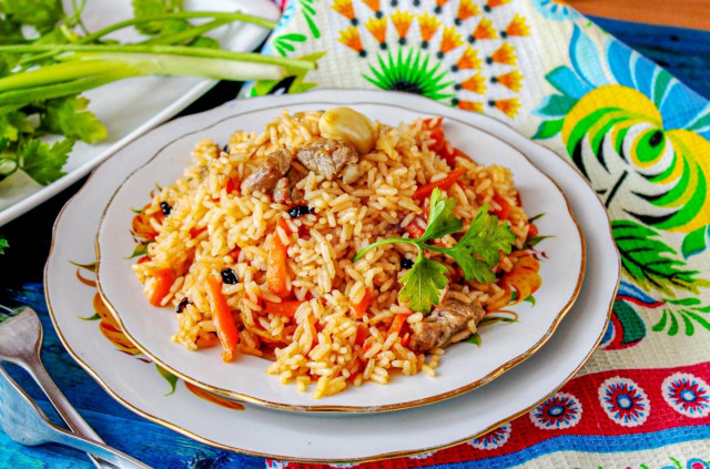 Плов узбекский классический с бараниной в казане Плов узбекский классический с бараниной в казане