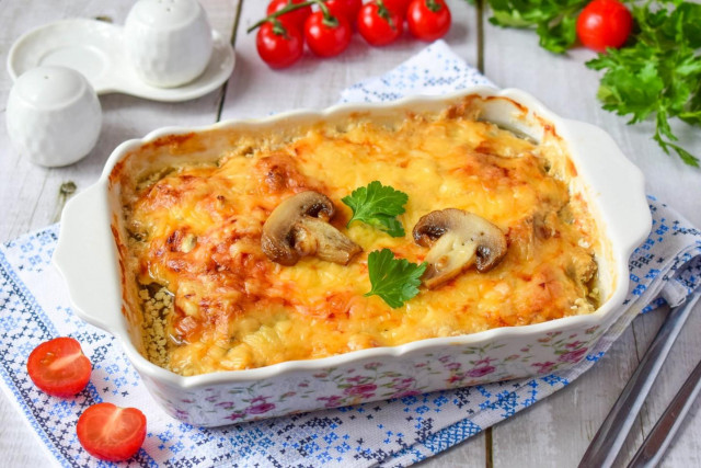 Грибы в духовке с сыром и курицей Грибы в духовке с сыром и курицей