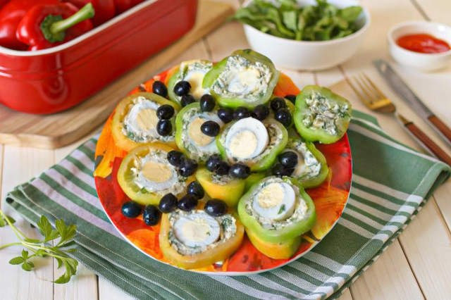 Перец фаршированный яйцом и сыром закуска Перец фаршированный яйцом и сыром закуска