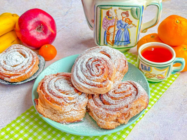 Булочки с яблоками из дрожжевого теста Булочки с яблоками из дрожжевого теста