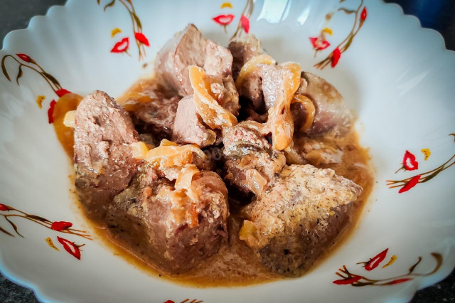 Свиная печень на сметане Свиная печень на сметане