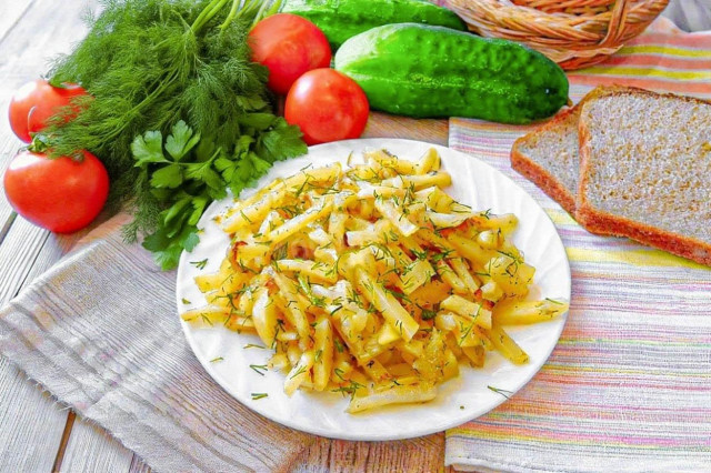 Жареная картошка с луком на сковороде Жареная картошка с луком на сковороде