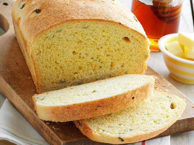 Пшенично кукурузный хлеб с зеленью в духовке