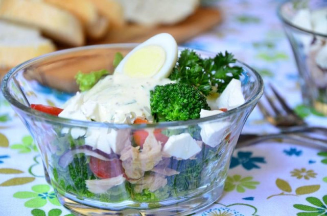 Салат с брокколи и консервированным тунцом
