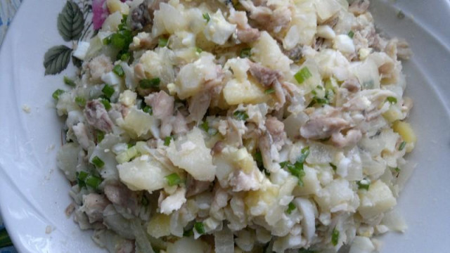 Салат из щучьих голов с картошкой
