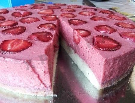 Торт Клубнично-творожно-йогуртовый