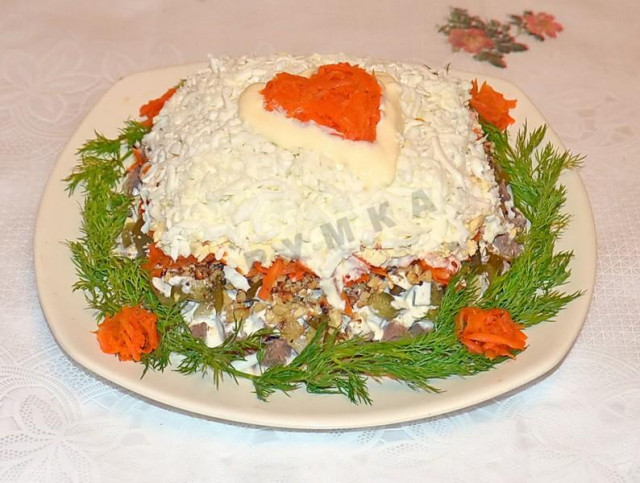 Салат из сердца говяжьего с солеными огурцами и луком